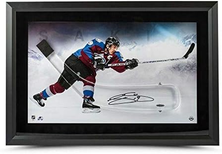 Джо Сакич Подписа Автограф 17X25 Снимка В Акрил Рамка За стикове Avalanche UDA - Стикове за хокей, NHL С Автограф