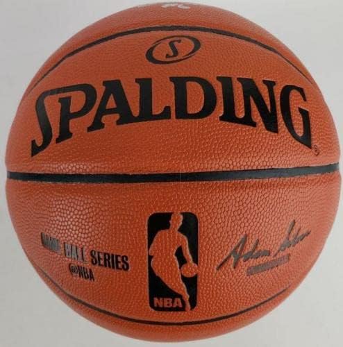 Бил Ръсел (ум. през 2022 година) Подписа договор с баскетболния фирма Spalding NBA Ball Game Series PSA / Баскетболни